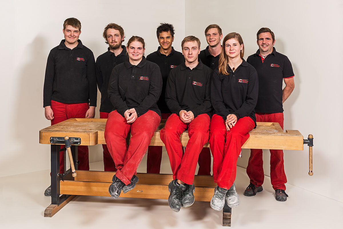 5 Schreiner Bauen 5 Stühle In 5 Stunden Lösung Schreinergesellen der 3C-Gruppe mit herausragenden Leistungen